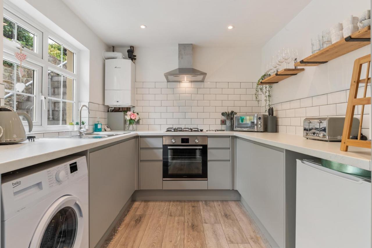 Ivydene - Beautiful Cottage, Stone Throw From Beach, Wonderful Sea Views Saundersfoot Extérieur photo